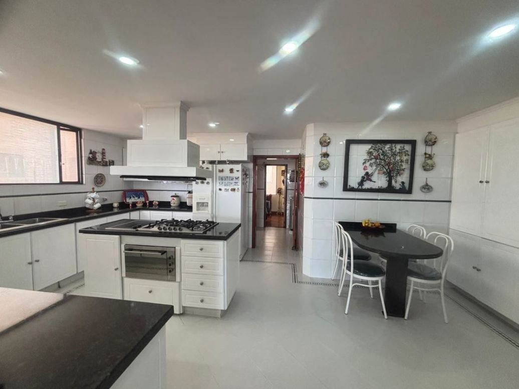 Apartamento de 4 alcobas en venta en Bosque De Pinos, Bogotá, 297 m² · foto 11 de 20