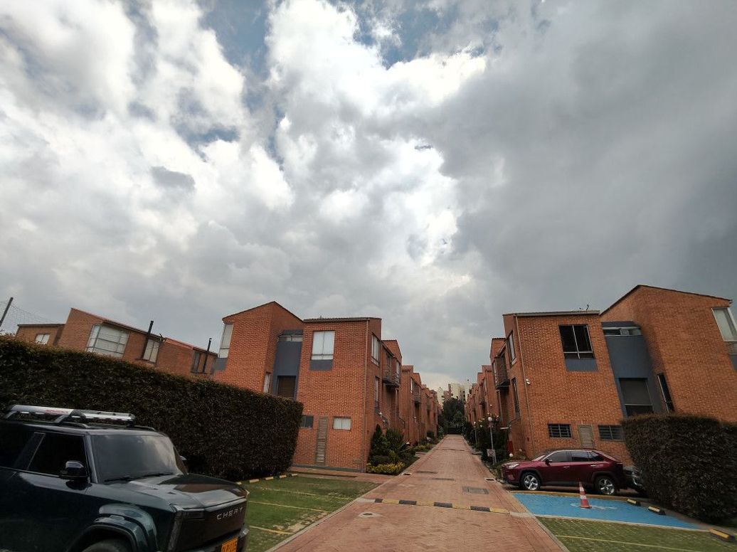 Casa en arriendo en Cr Jardines De Gratamira, Bogotá · foto 2 de 20