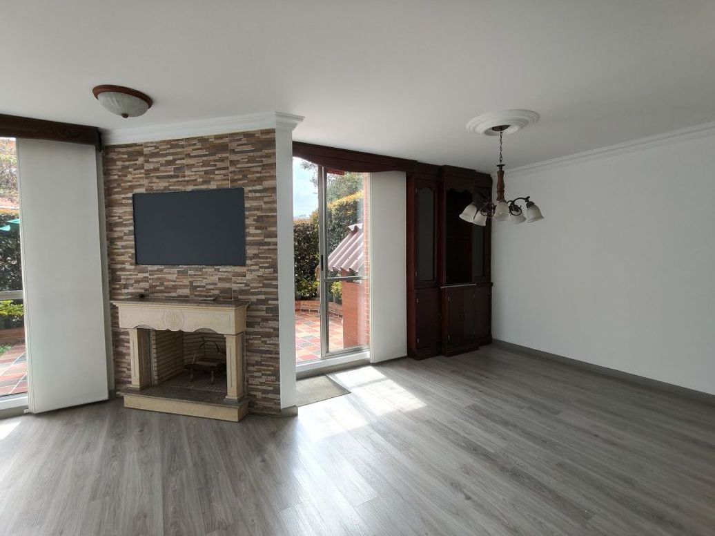 Casa en arriendo en Cr Jardines De Gratamira, Bogotá · foto 3 de 20