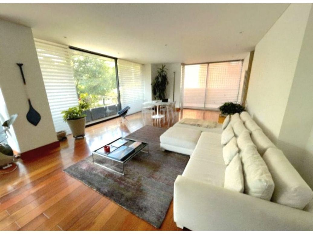 Apartamento de 3 alcobas en venta en Chico, Bogotá, 337 m² · foto 3 de 15