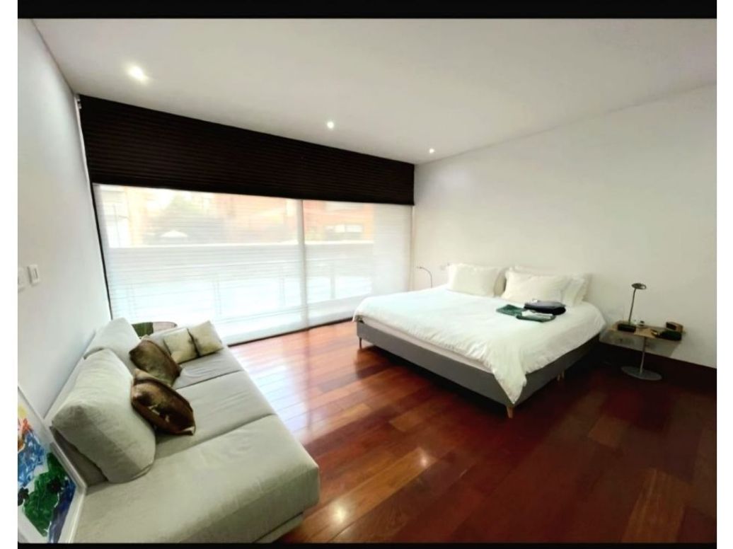 Apartamento de 3 alcobas en venta en Chico, Bogotá, 337 m² · foto 2 de 15