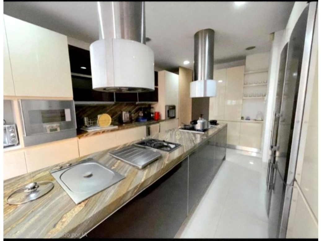 Apartamento de 3 alcobas en venta en Chico, Bogotá, 337 m² · foto 11 de 15