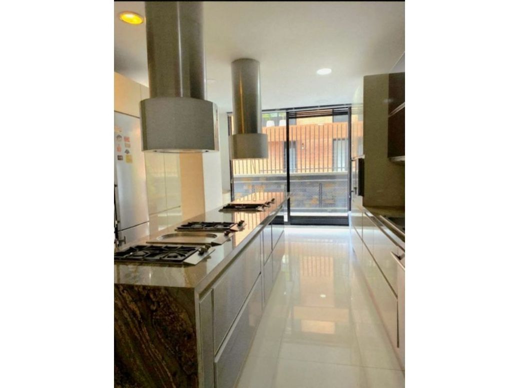 Apartamento de 3 alcobas en venta en Chico, Bogotá, 337 m² · foto 10 de 15