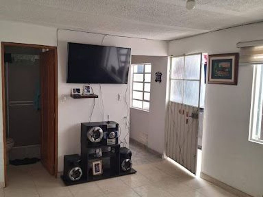 Casa de 12 alcobas en venta en Lujan, Bogotá, 269 m² · foto 8 de 11