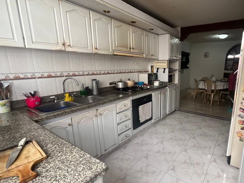 Casa de 4 alcobas en venta en Estoril, Bogotá, 412 m² · foto 4 de 20