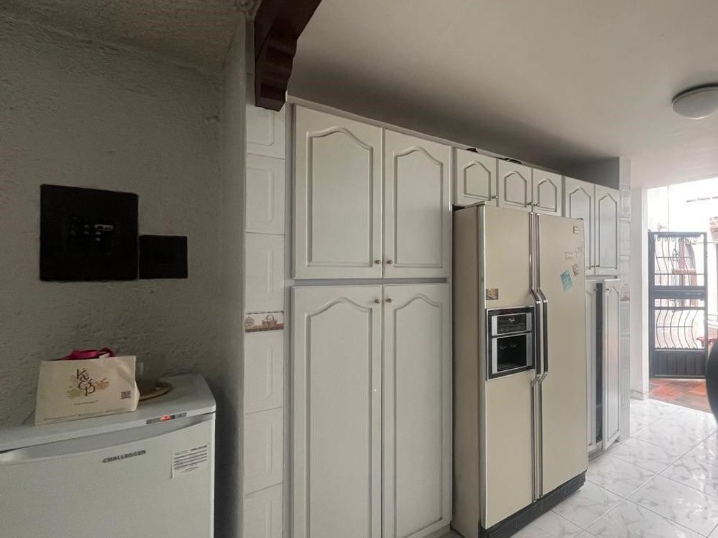 Casa de 4 alcobas en venta en Estoril, Bogotá, 412 m² · foto 3 de 20