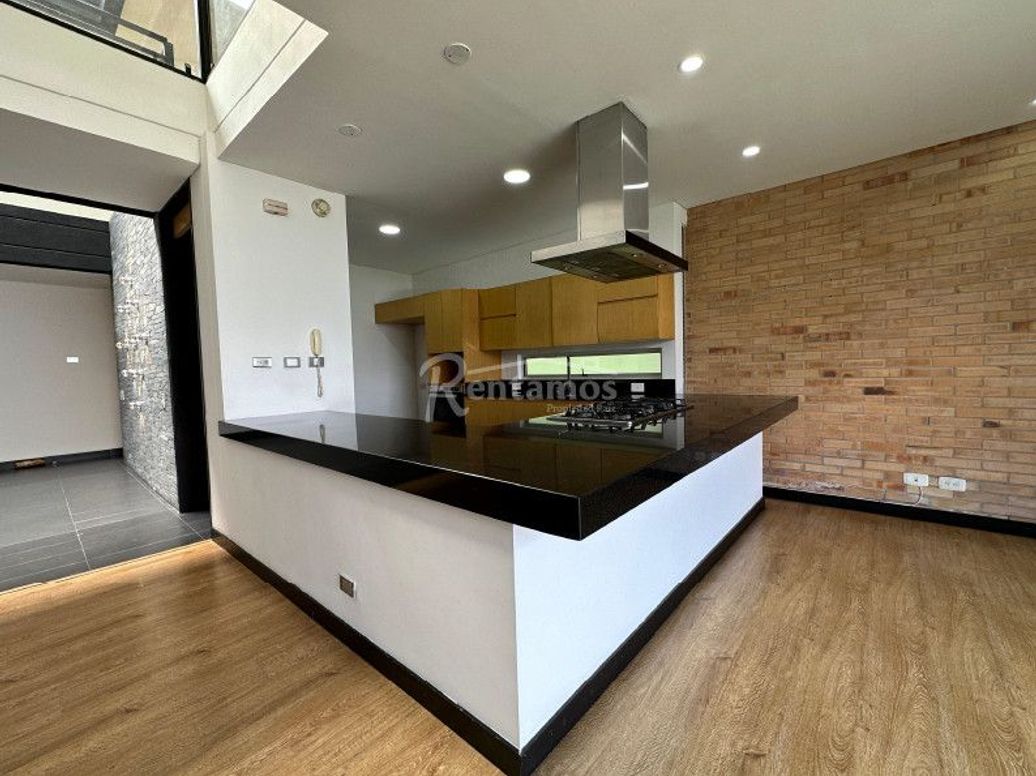 CASA EN ARRIENDO en Loma El Atravesado