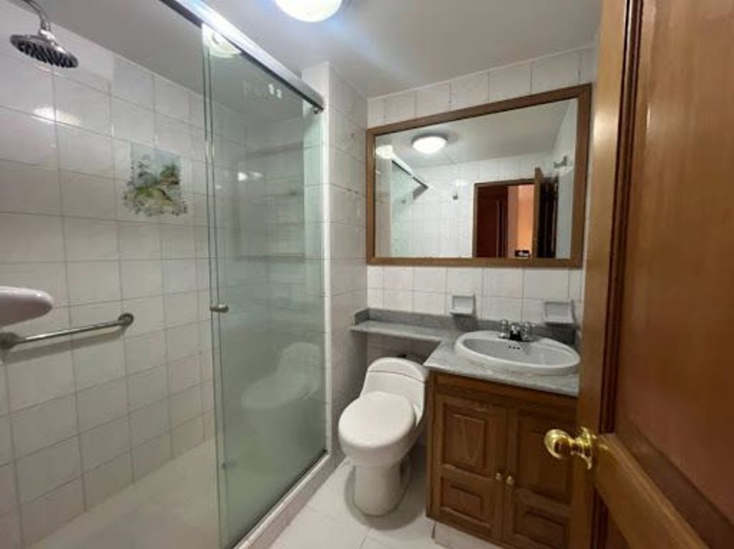 Apartamento de 3 alcobas en venta en Santa Barbara Central, Bogotá, 80 m² · foto 13 de 20