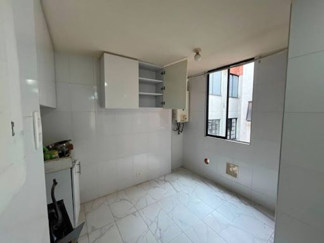 Apartamento de 3 alcobas en venta en Santa Barbara Central, Bogotá, 80 m² · foto 7 de 20