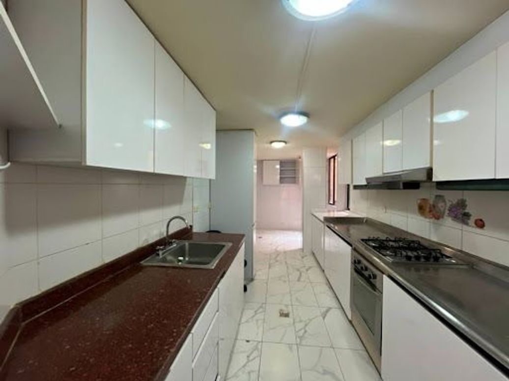 Apartamento de 3 alcobas en venta en Santa Barbara Central, Bogotá, 80 m² · foto 6 de 20