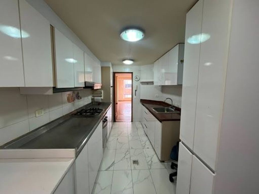 Apartamento de 3 alcobas en venta en Santa Barbara Central, Bogotá, 80 m² · foto 8 de 20