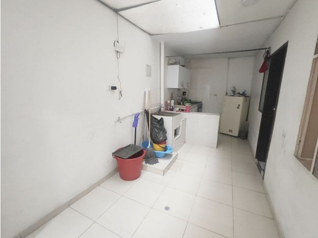 Casa de 7 alcobas en venta en La Laguna, Bogotá, 216 m² · foto 3 de 20