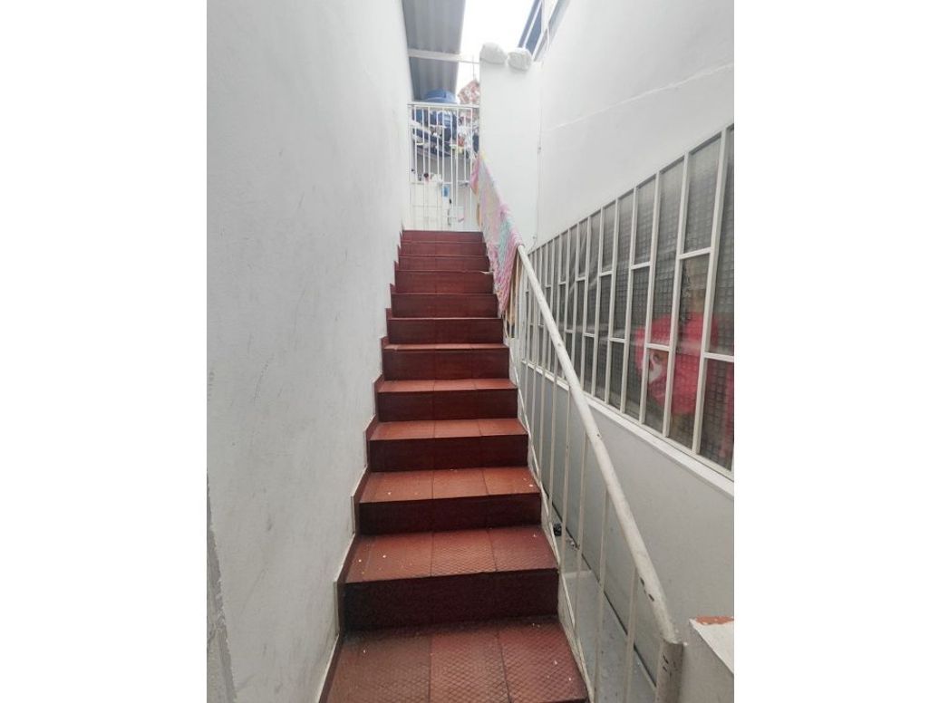 Casa de 7 alcobas en venta en La Laguna, Bogotá, 216 m² · foto 16 de 20