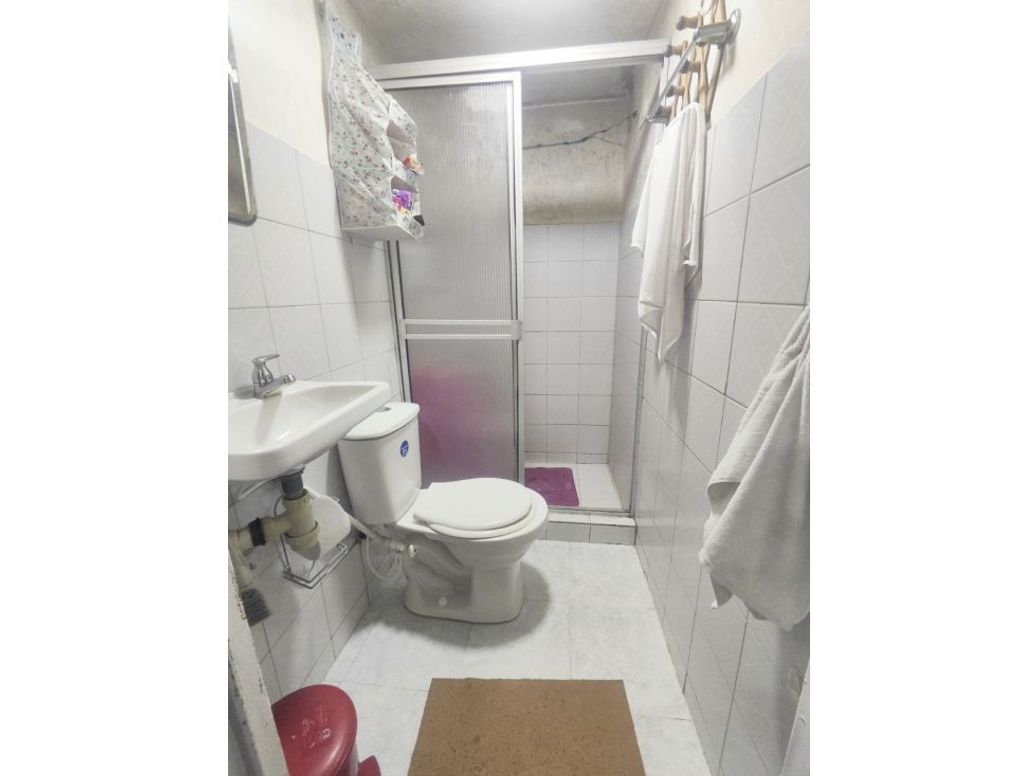 Casa de 7 alcobas en venta en La Laguna, Bogotá, 216 m² · foto 12 de 20