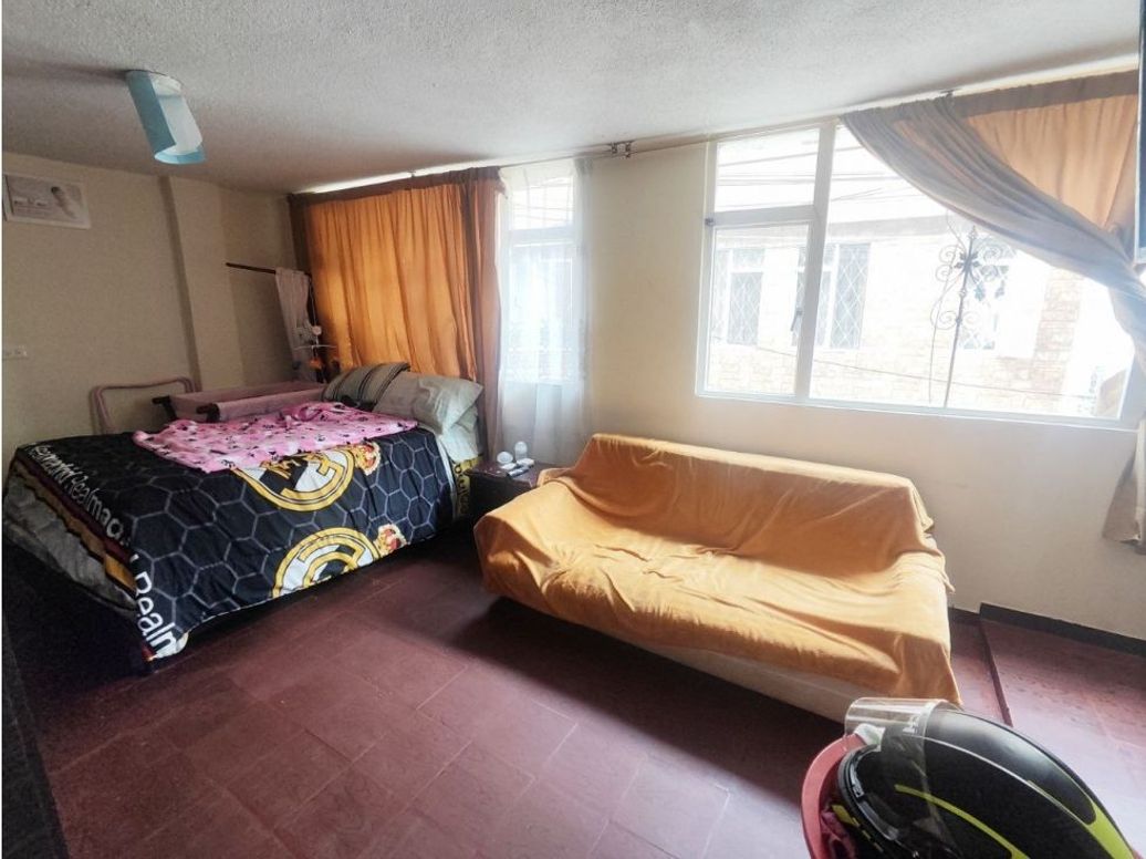 Casa de 7 alcobas en venta en La Laguna, Bogotá, 216 m² · foto 8 de 20
