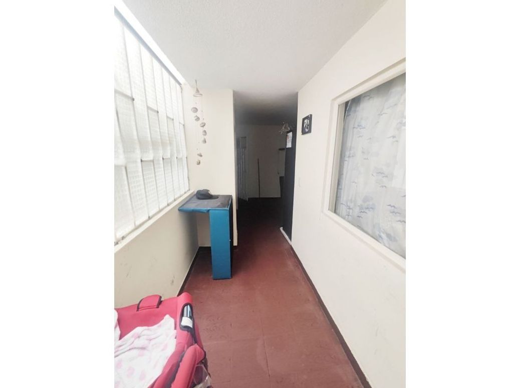 Casa de 7 alcobas en venta en La Laguna, Bogotá, 216 m² · foto 9 de 20
