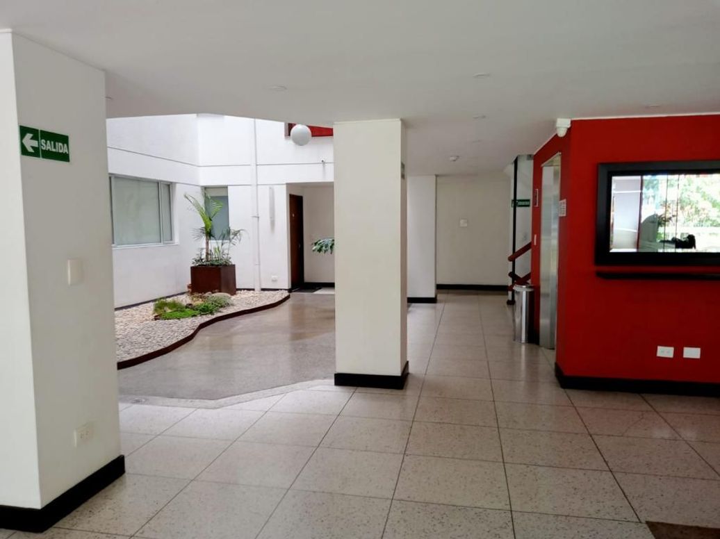 Apartamento de 2 alcobas en venta en Campo Alegre, Bogotá, 87 m² · foto 2 de 20