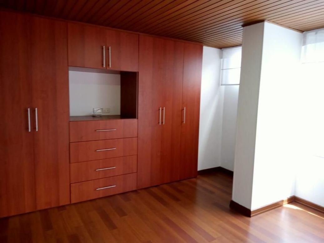 Apartamento de 2 alcobas en venta en Campo Alegre, Bogotá, 87 m² · foto 10 de 20