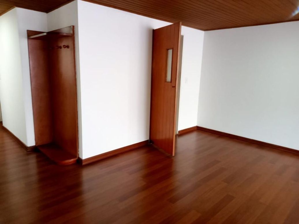 Apartamento de 2 alcobas en venta en Campo Alegre, Bogotá, 87 m² · foto 12 de 20