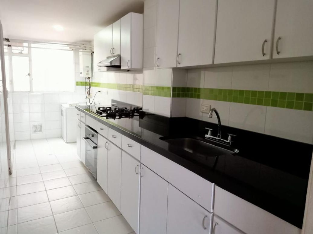 Apartamento de 2 alcobas en venta en Campo Alegre, Bogotá, 87 m² · foto 5 de 20