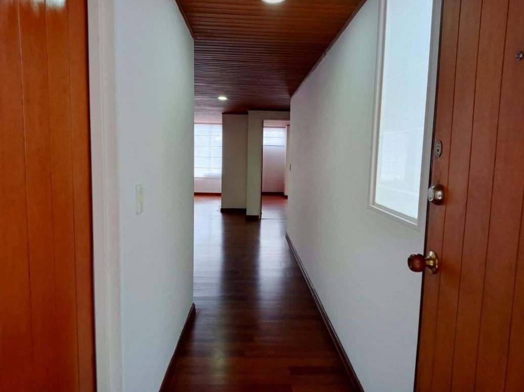 Apartamento de 2 alcobas en venta en Campo Alegre, Bogotá, 87 m² · foto 17 de 20