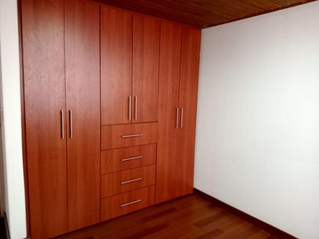 Apartamento de 2 alcobas en venta en Campo Alegre, Bogotá, 87 m² · foto 8 de 20