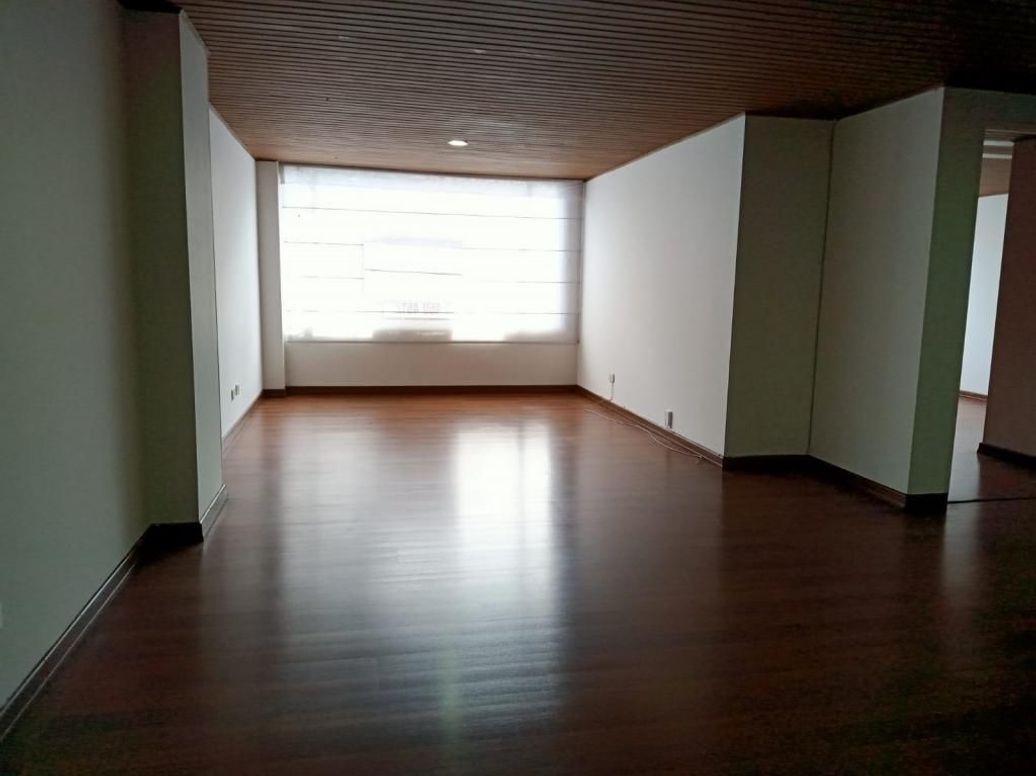 Apartamento de 2 alcobas en venta en Campo Alegre, Bogotá, 87 m² · foto 3 de 20