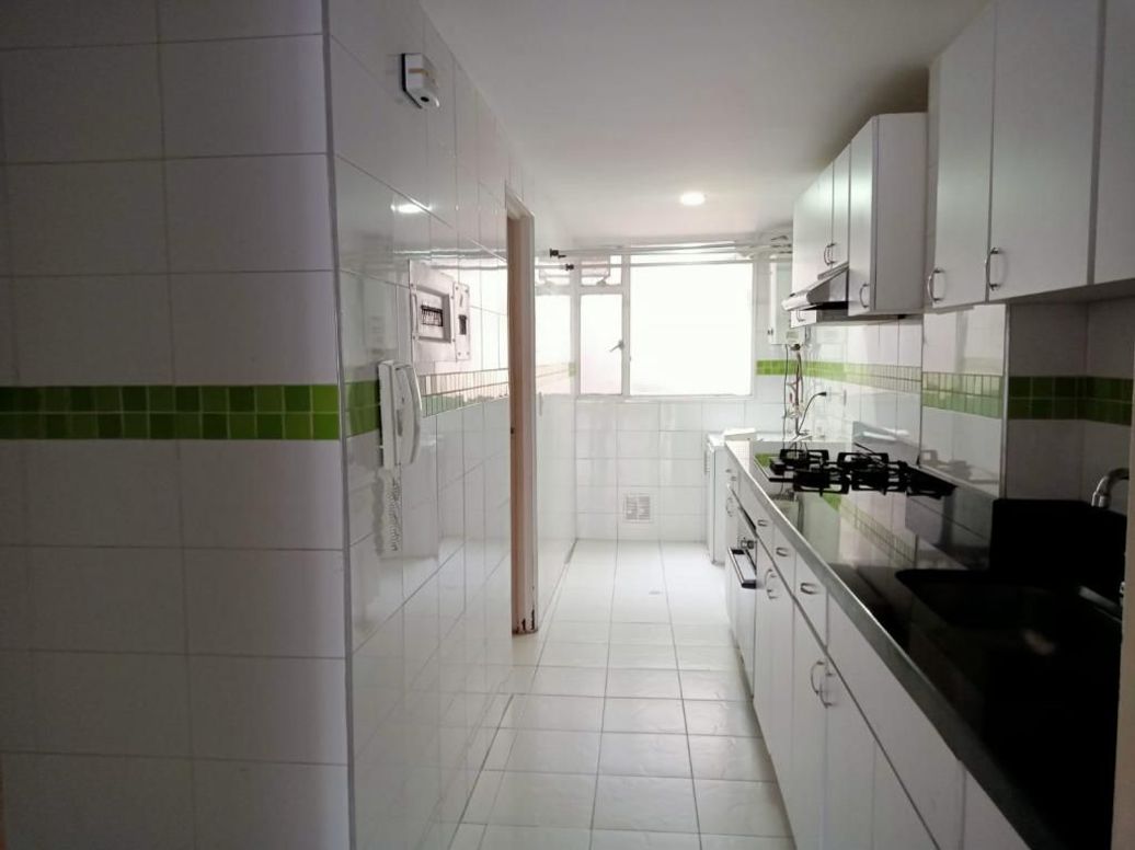 Apartamento de 2 alcobas en venta en Campo Alegre, Bogotá, 87 m² · foto 6 de 20