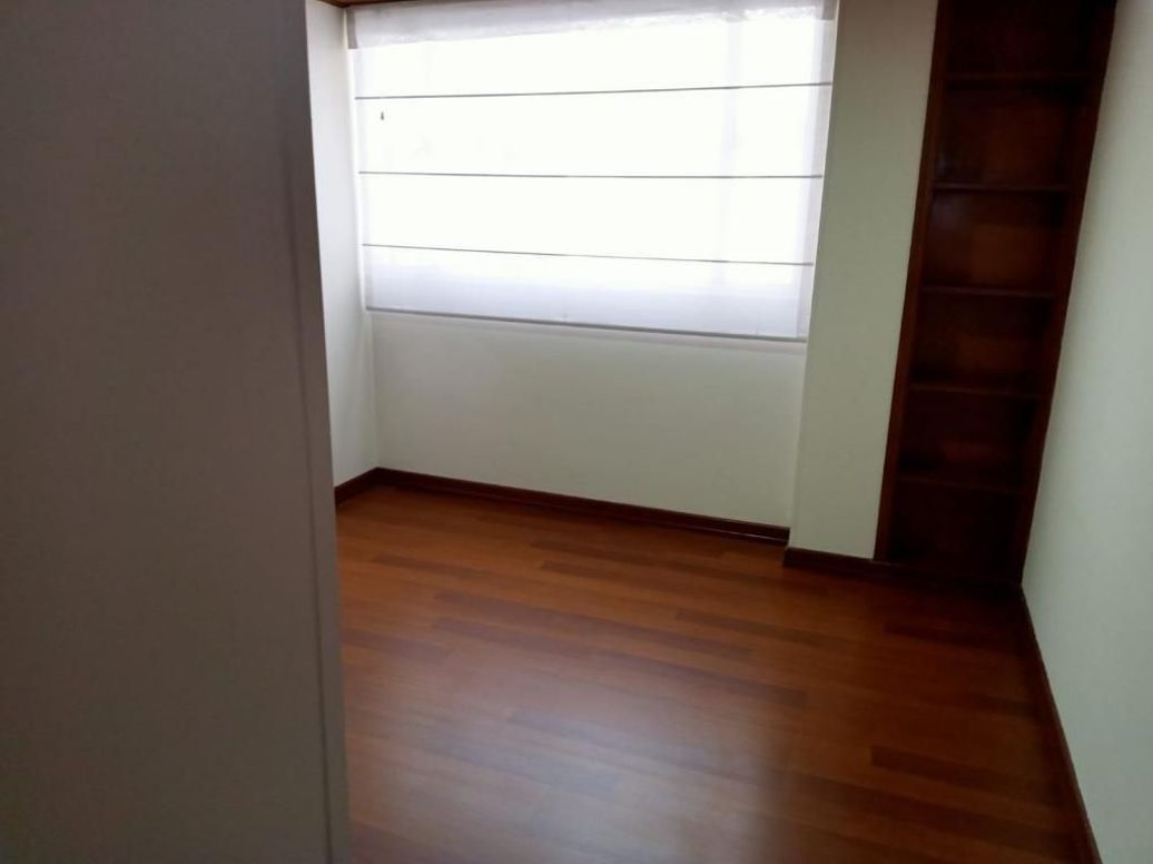 Apartamento de 2 alcobas en venta en Campo Alegre, Bogotá, 87 m² · foto 9 de 20