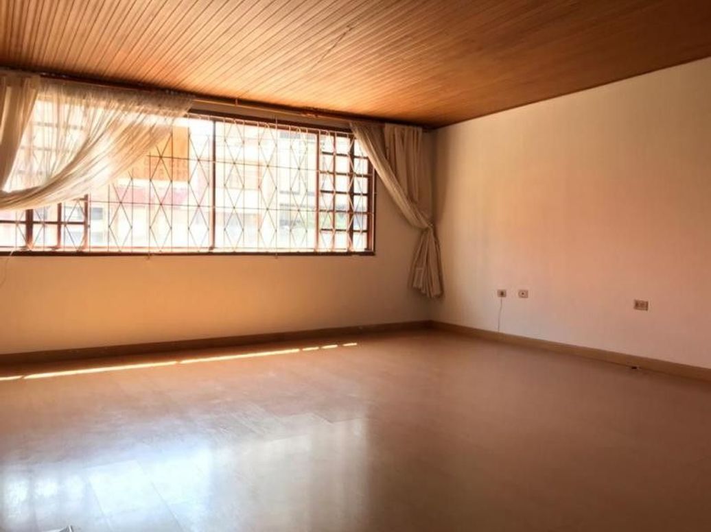 Casa de 4 alcobas en venta en Santa Barbara Central, Bogotá, 371 m² · foto 2 de 20