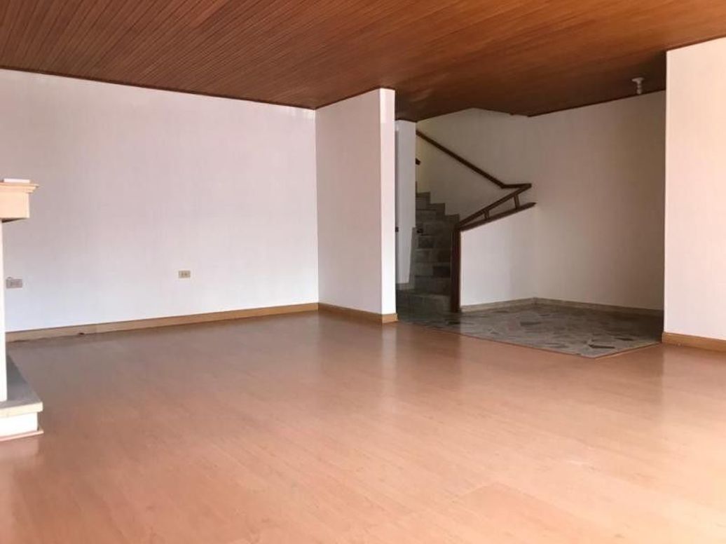 Casa de 4 alcobas en venta en Santa Barbara Central, Bogotá, 371 m² · foto 4 de 20