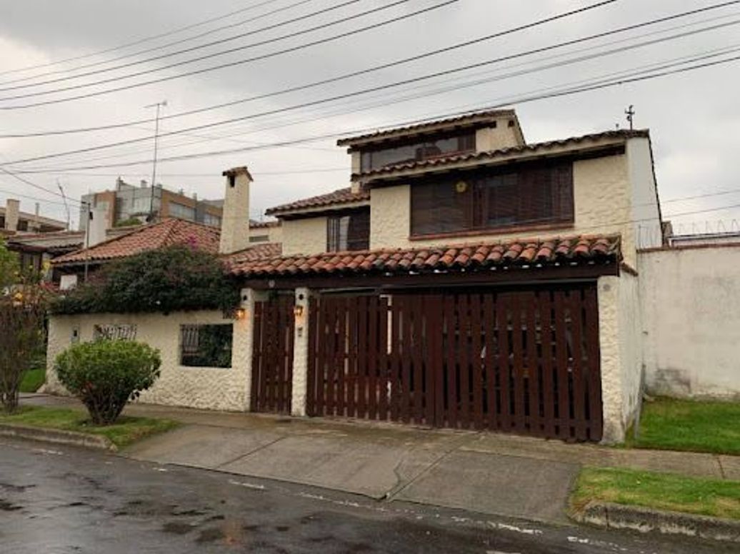 Casa de 3 alcobas en venta en Santa Barbara Central, Bogotá, 292 m² · foto 2 de 20