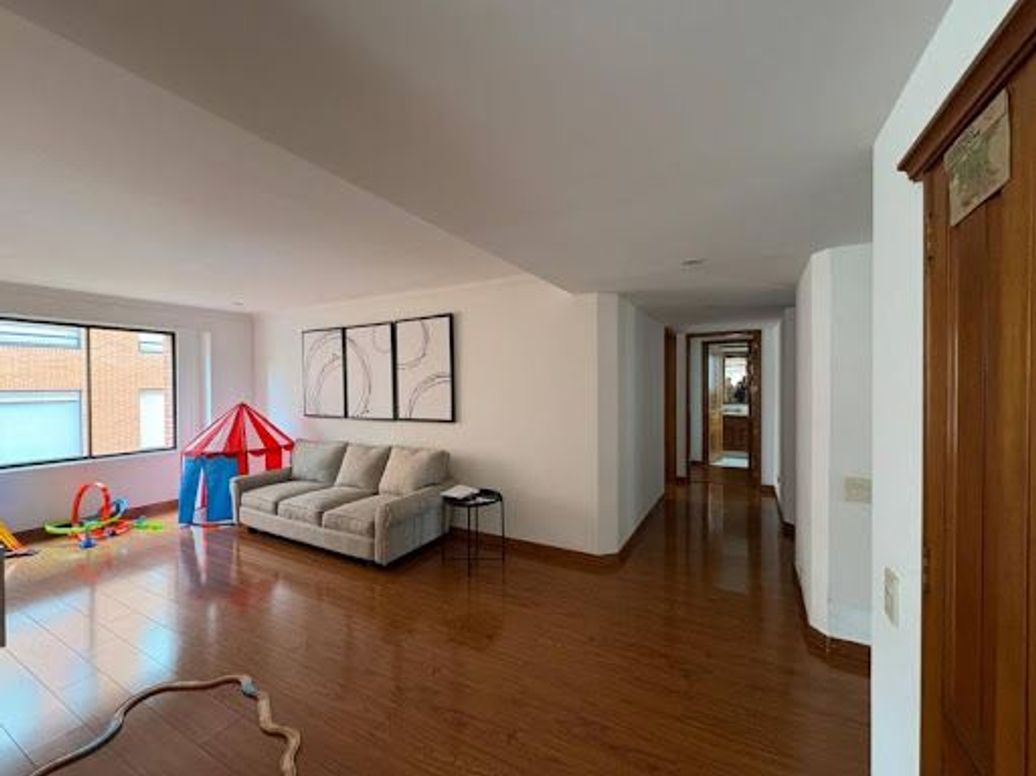 Apartamento de 3 alcobas en venta en Los Rosales, Bogotá, 262 m² · foto 11 de 20
