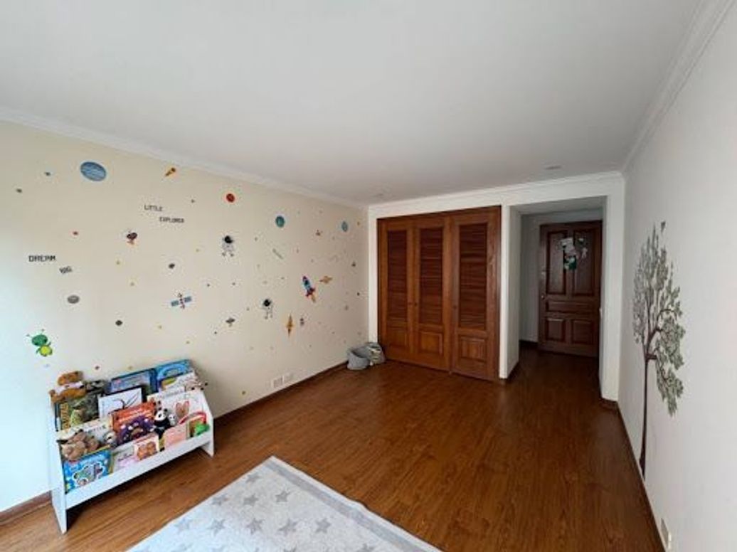 Apartamento de 3 alcobas en venta en Los Rosales, Bogotá, 262 m² · foto 16 de 20
