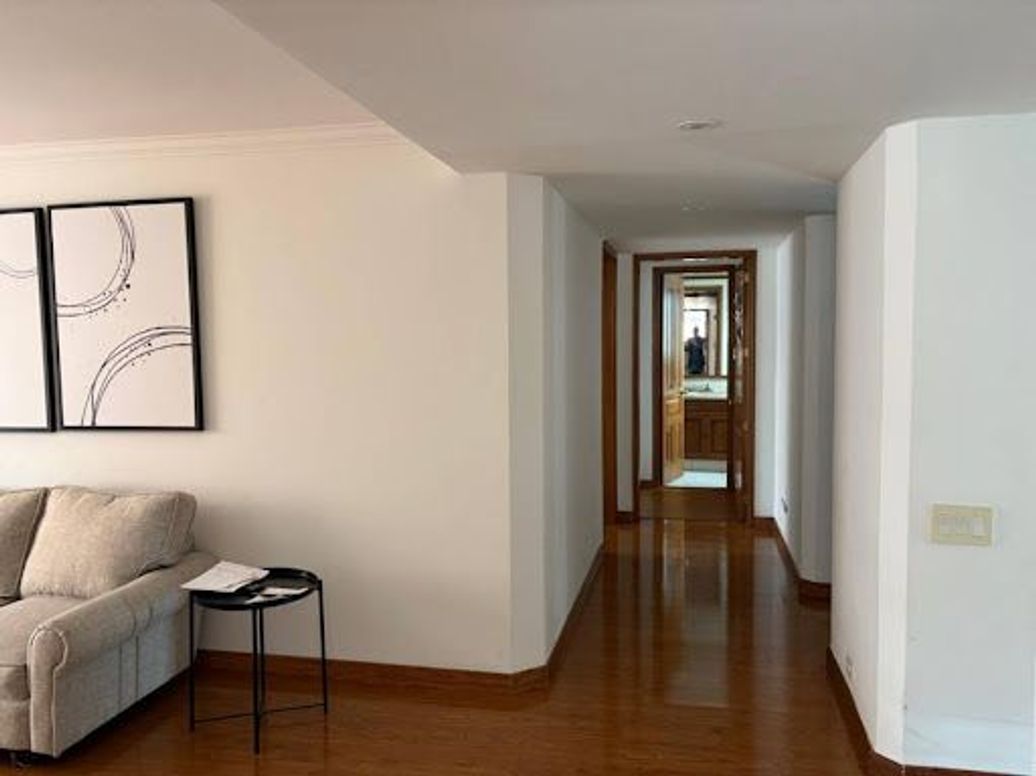 Apartamento de 3 alcobas en venta en Los Rosales, Bogotá, 262 m² · foto 9 de 20