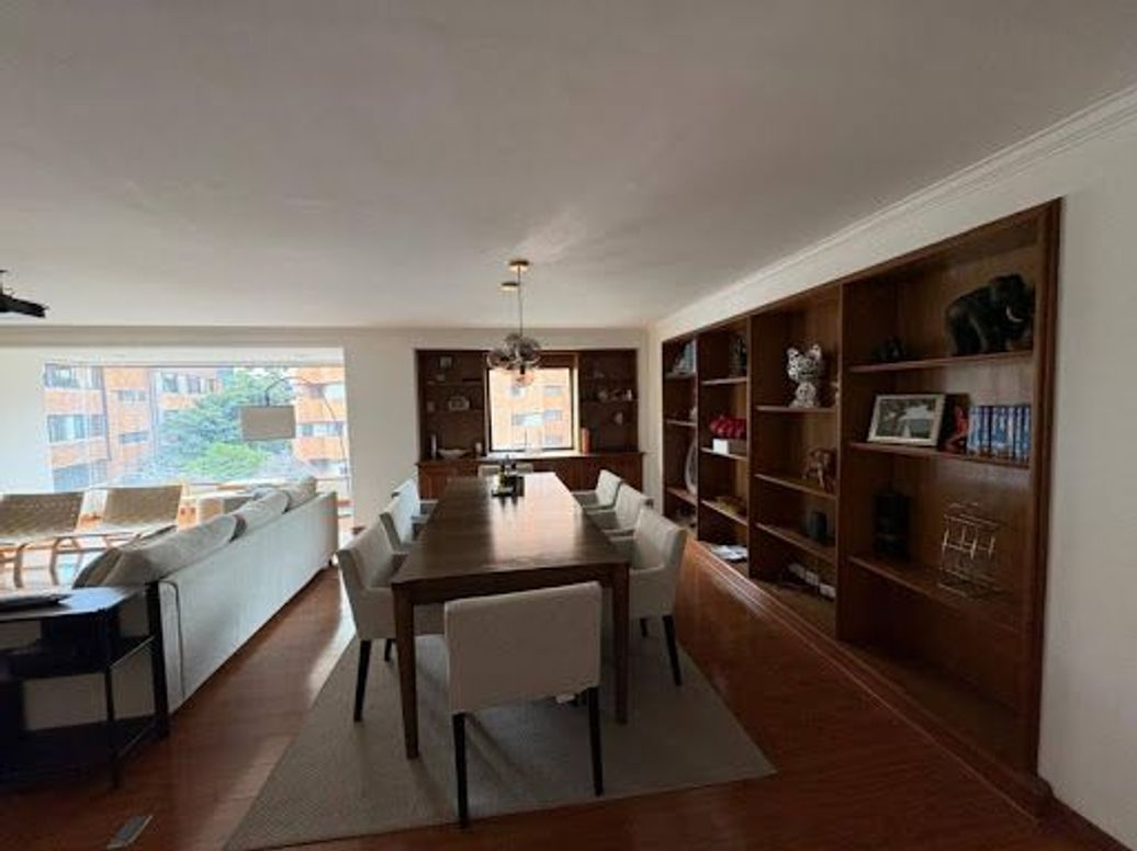 Apartamento de 3 alcobas en venta en Los Rosales, Bogotá, 262 m² · foto 8 de 20
