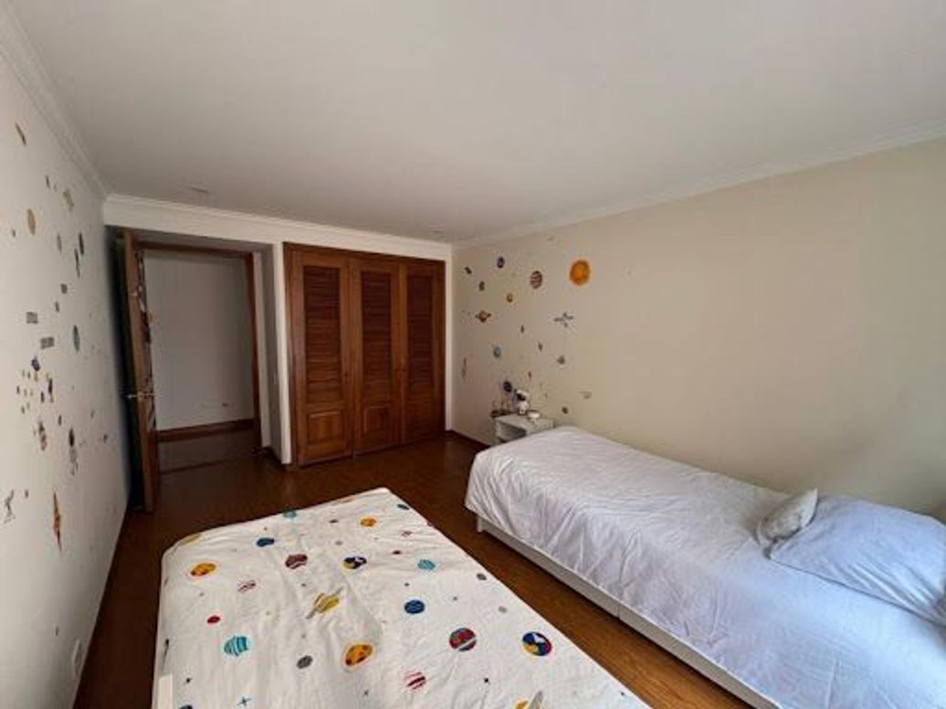 Apartamento de 3 alcobas en venta en Los Rosales, Bogotá, 262 m² · foto 18 de 20