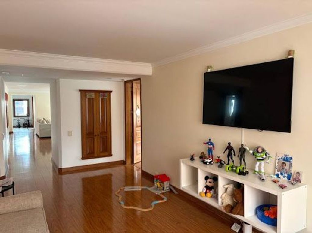 Apartamento de 3 alcobas en venta en Los Rosales, Bogotá, 262 m² · foto 19 de 20