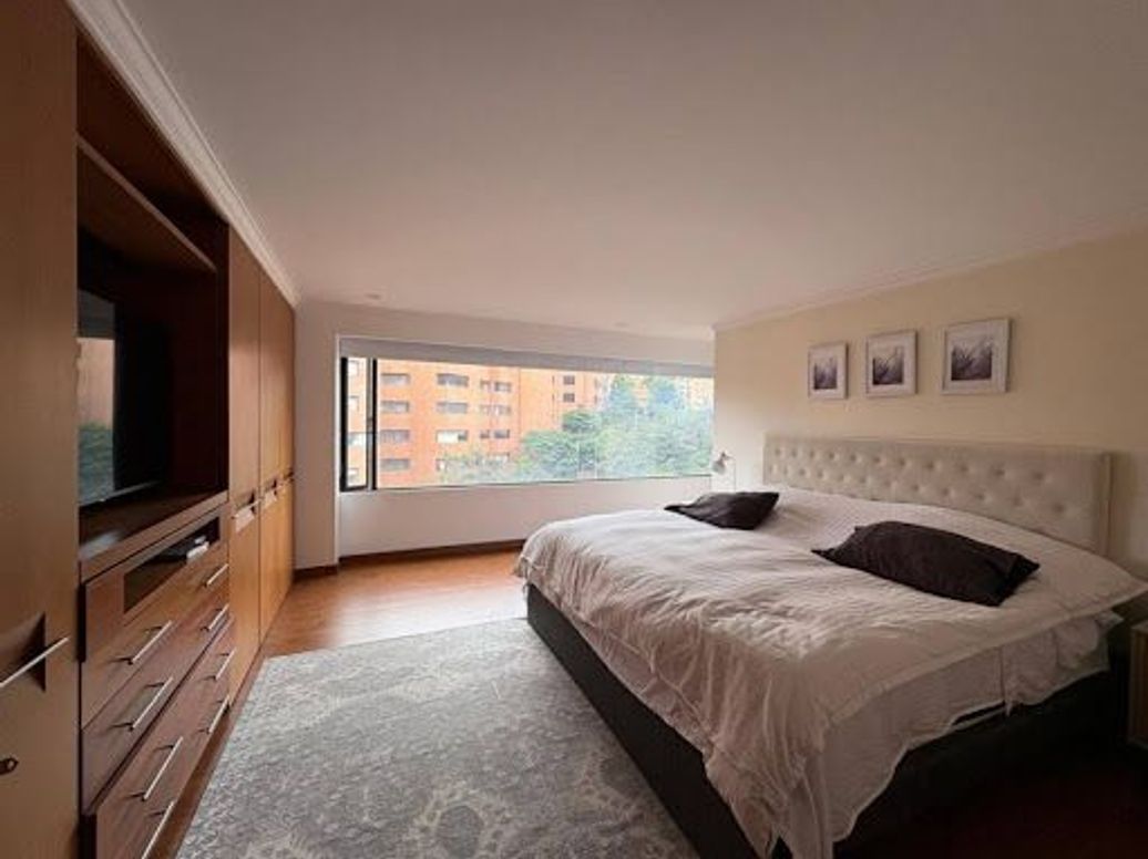 Apartamento de 3 alcobas en venta en Los Rosales, Bogotá, 262 m² · foto 12 de 20