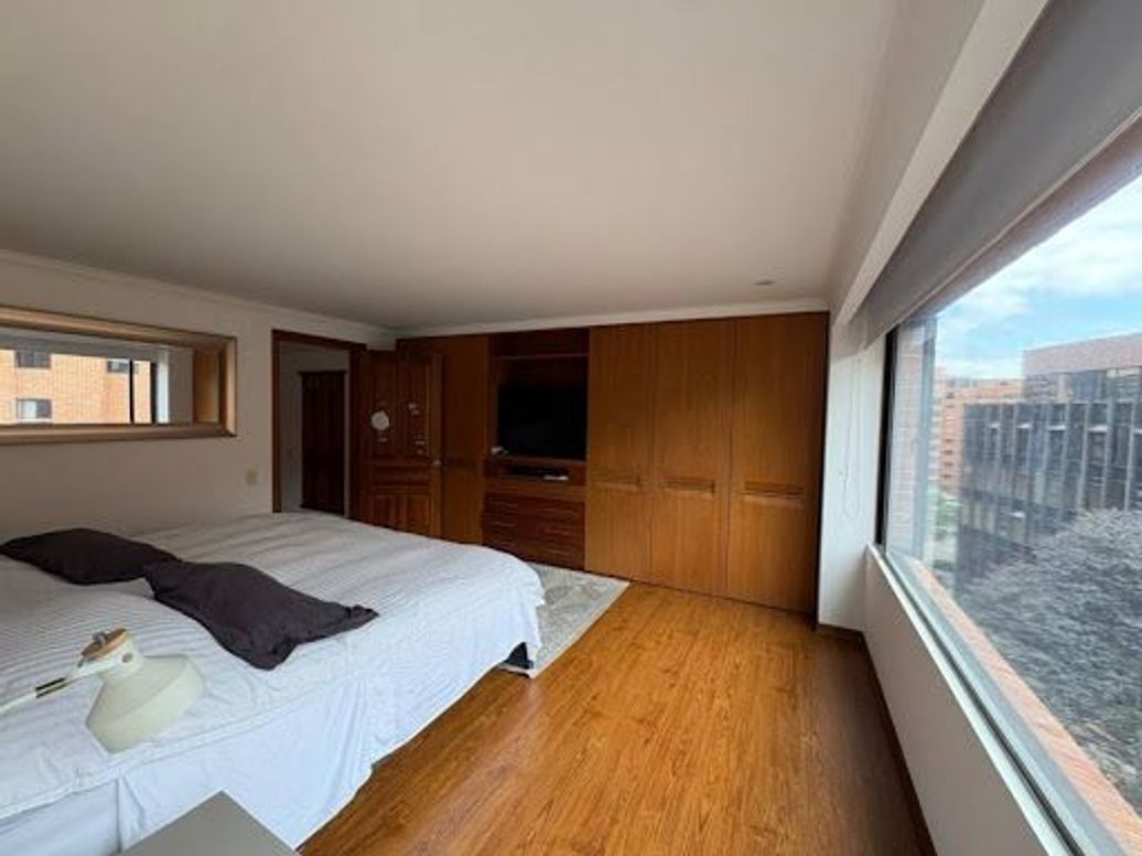 Apartamento de 3 alcobas en venta en Los Rosales, Bogotá, 262 m² · foto 13 de 20