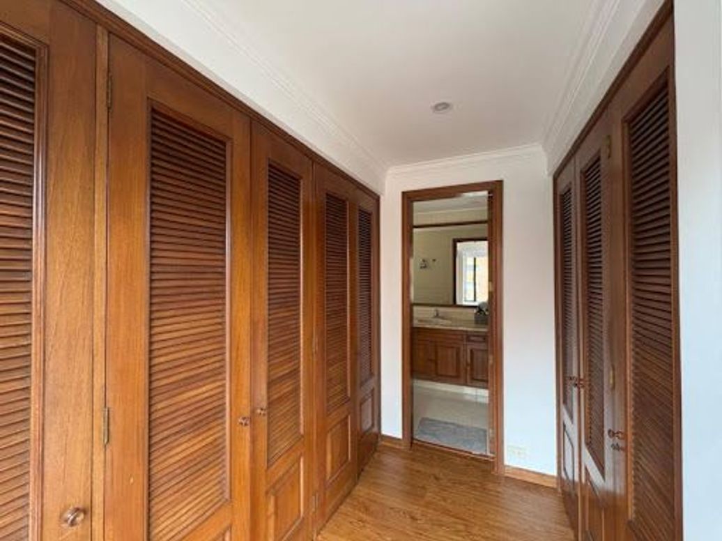 Apartamento de 3 alcobas en venta en Los Rosales, Bogotá, 262 m² · foto 14 de 20