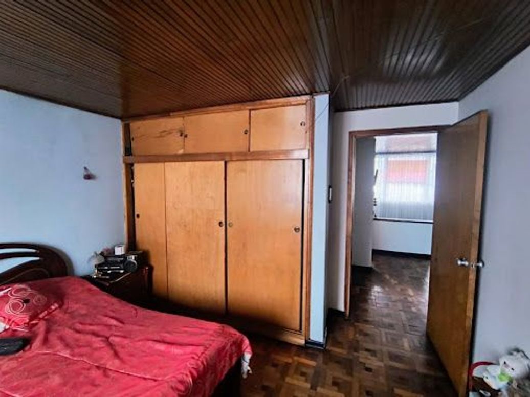 Casa de 5 alcobas en venta en Normandía, Bogotá, 274 m² · foto 19 de 20