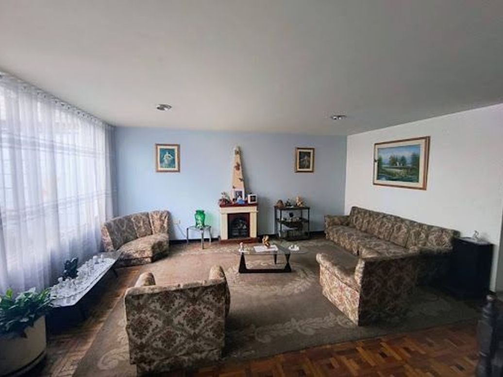 Casa de 5 alcobas en venta en Normandía, Bogotá, 274 m² · foto 7 de 20