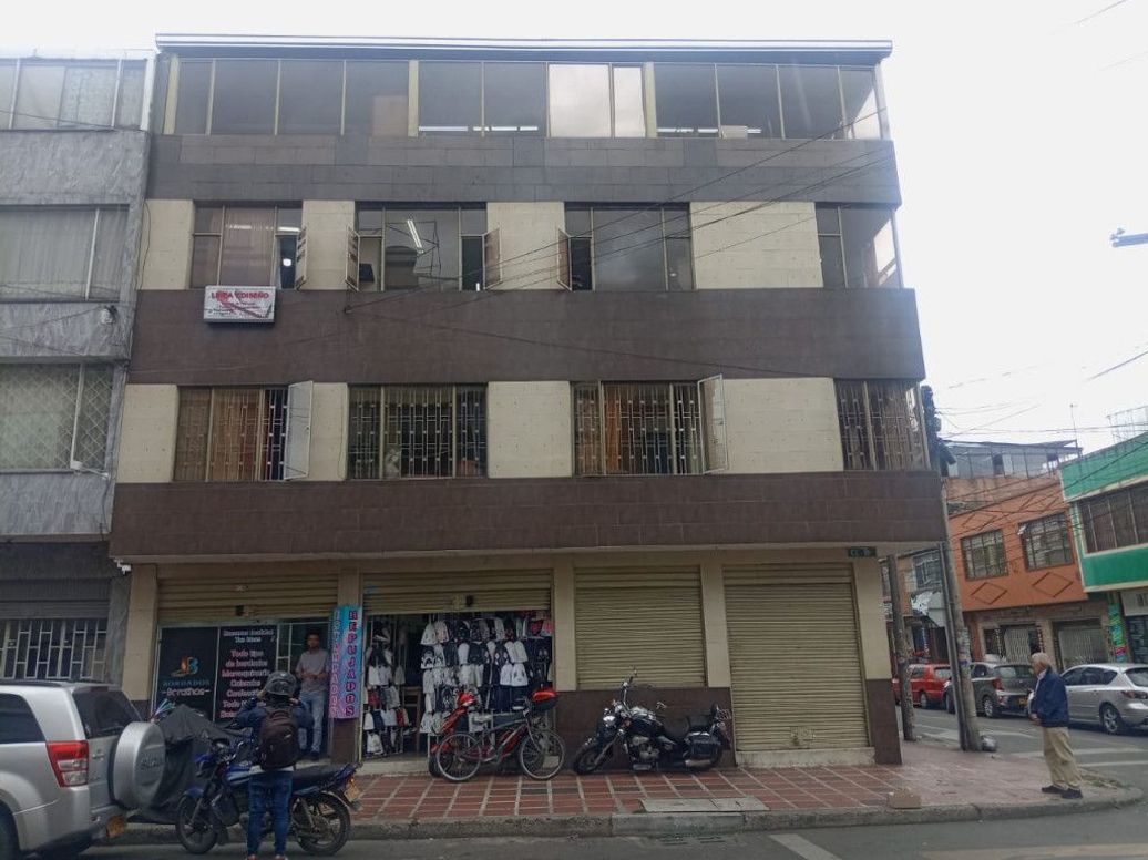 Casa de 5 alcobas en venta en Restrepo Occidental, Bogotá, 350 m² · foto 2 de 19