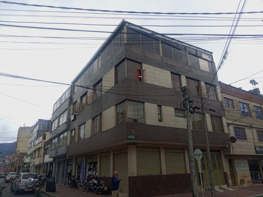 Casa de 5 alcobas en venta en Restrepo Occidental, Bogotá, 350 m² · foto 4 de 19