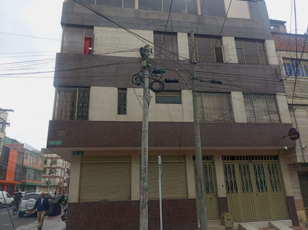 Casa de 5 alcobas en venta en Restrepo Occidental, Bogotá, 350 m² · foto 3 de 19