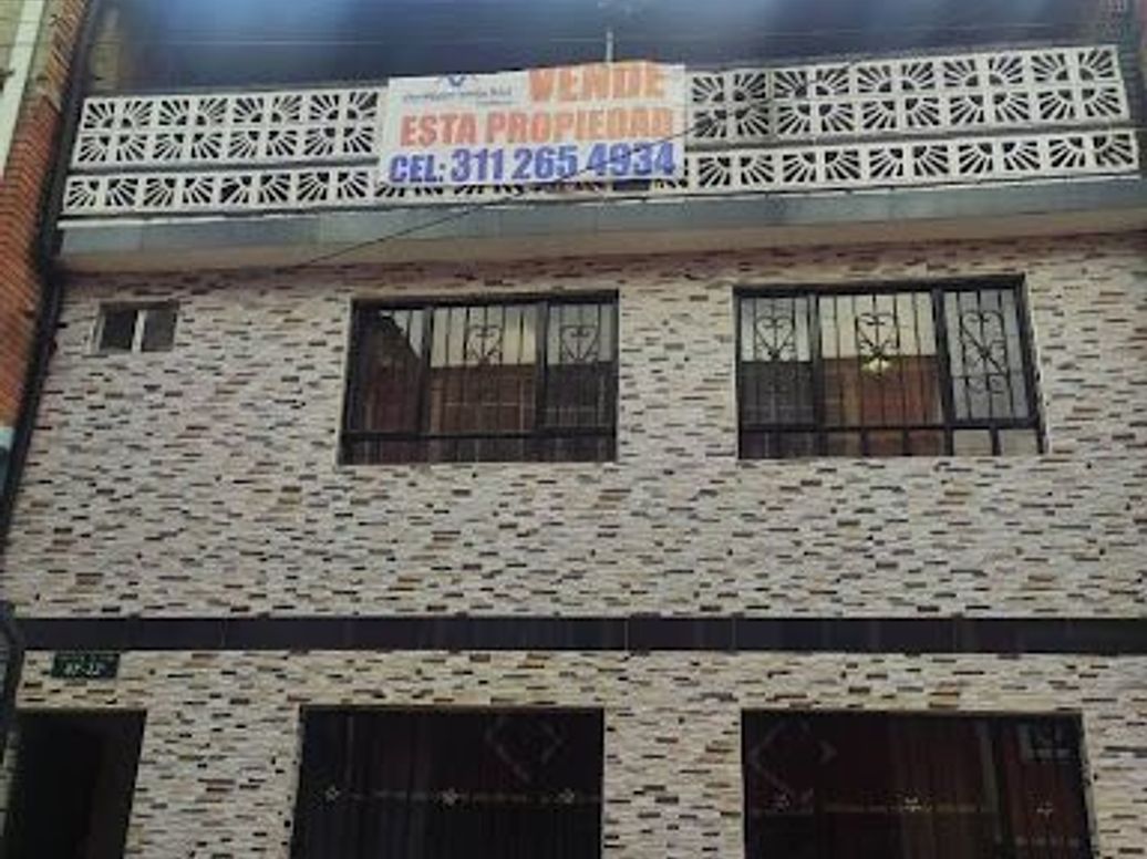 Casa de 8 alcobas en venta en La Victoria, Bogotá, 376 m² · foto 2 de 8