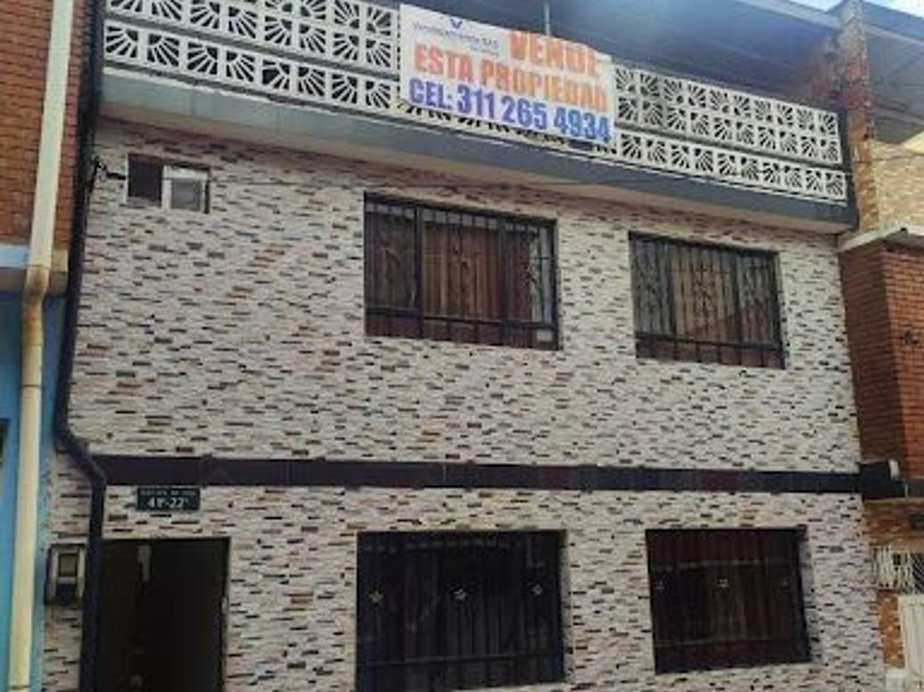 Casa de 8 alcobas en venta en La Victoria, Bogotá, 376 m² · foto 3 de 8