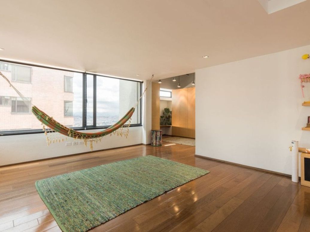 Apartamento de 3 alcobas en venta en El Refugio, Bogotá, 159 m² · foto 3 de 16