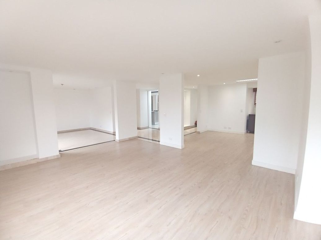 Apartamento de 3 alcobas en venta en Chicó Norte, Bogotá, 269 m² · foto 15 de 20